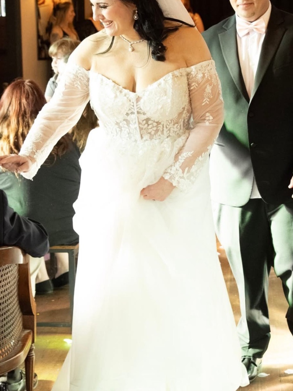 David's Bridal Ivory Off-Shoulder Lace Gown - Picture 4 of 4